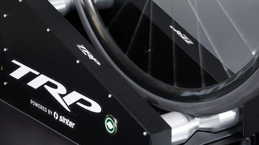 TRP übernimmt weltweiten Vertrieb der Sinter-Einbremsmaschine
