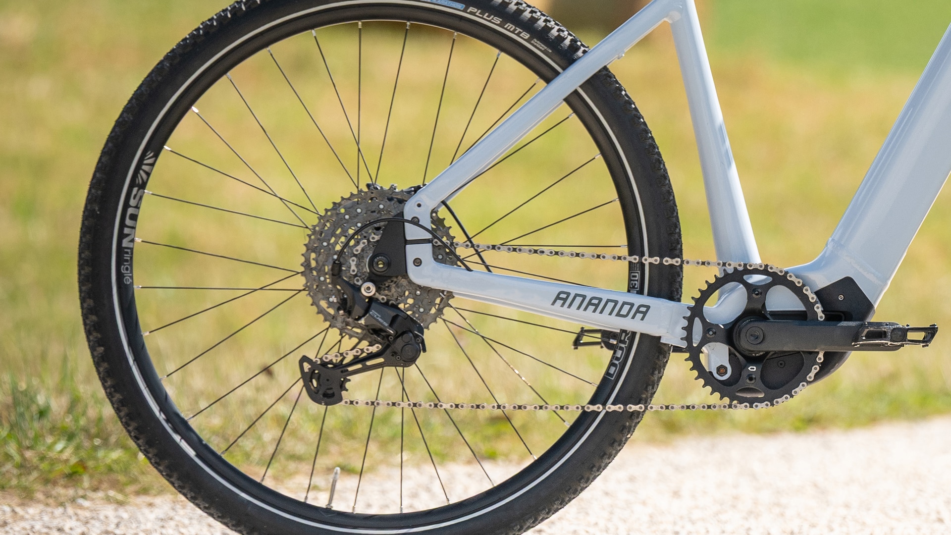 Ananda-bindet-Shimano-Di2-Schaltung-in-M7000-Plattform-ein