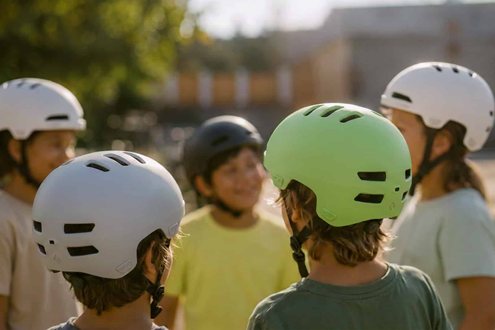 Yoonit-startet-Helm-Initiative-f-r-Kinder