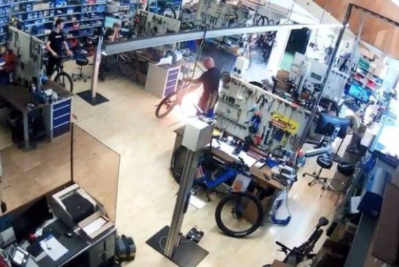 Elektrorad Akku Explodierte In Fachwerkstatt Sazbike De