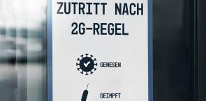 Schild 2G-Regel 