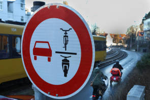 stuttgart fahrrad ueberholverbot schild 