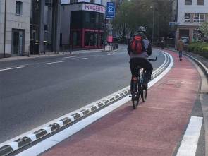 München Radfahrstreifen Protected Bike Lanes 