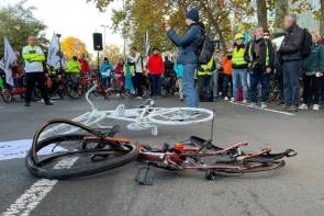 berlin unfall fahrrad frau 