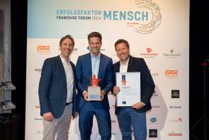 Tobias_Hoffstaedter_Hendrik_Ramisch_und_Reimar_Beer__v.l.n.r.__bei_der_Franchise_Award 