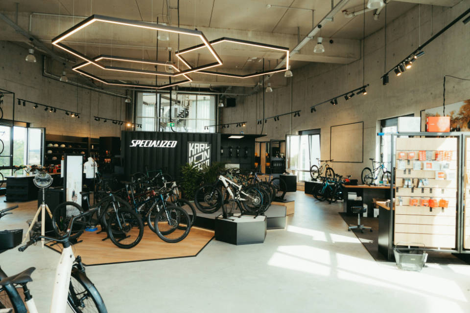 Specialized flagship store sales