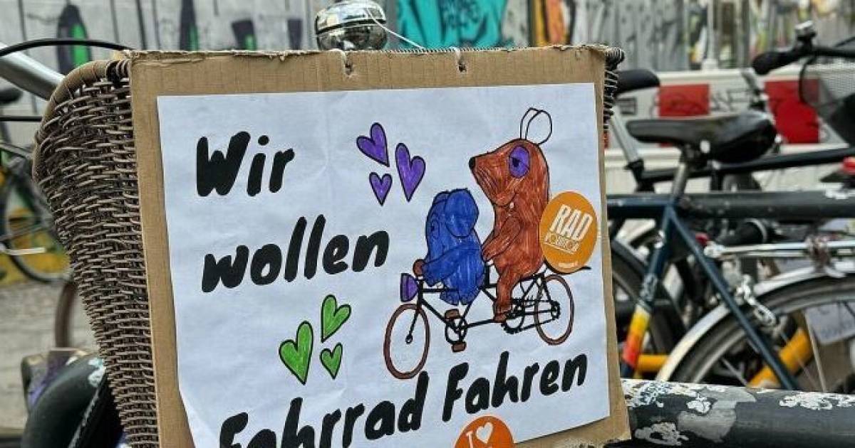 ADFC-Berlin-protestiert-gegen-Pl-ne-des-Senats
