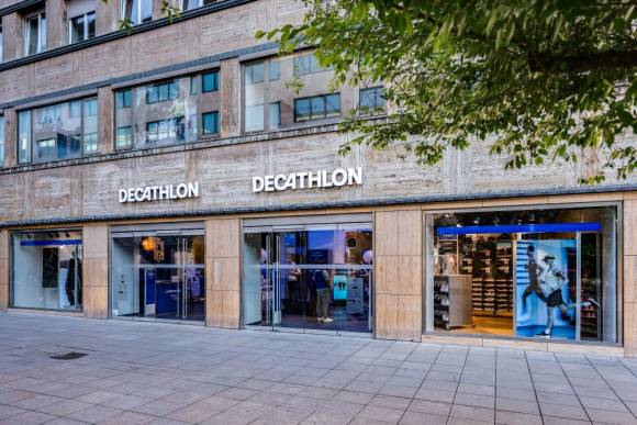 Der neue Decathlon-Store in der Königstraße 46 in Stuttgart präsentiert sein Sortiment auf 1.200 Quadratmetern Verkaufsfläche.  