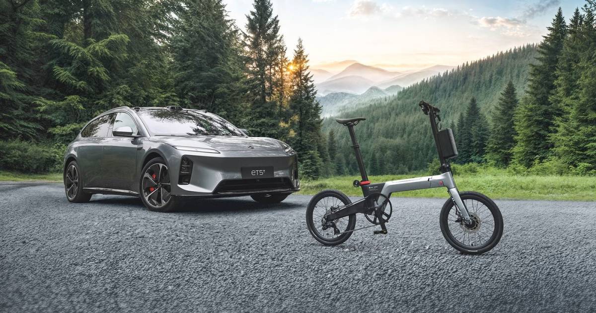 Lemmo-und-Nio-pr-sentieren-gemeinsam-faltbares-E-Bike-mit-Fahrzeugintegration