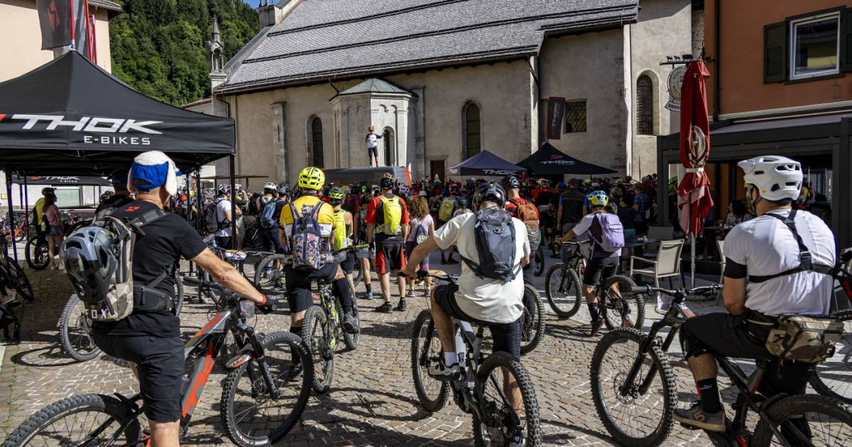 Thok-Tribe-2025-ber-330-E-MTB-Fans-treffen-sich-in-Mal-im-Val-di-Sole